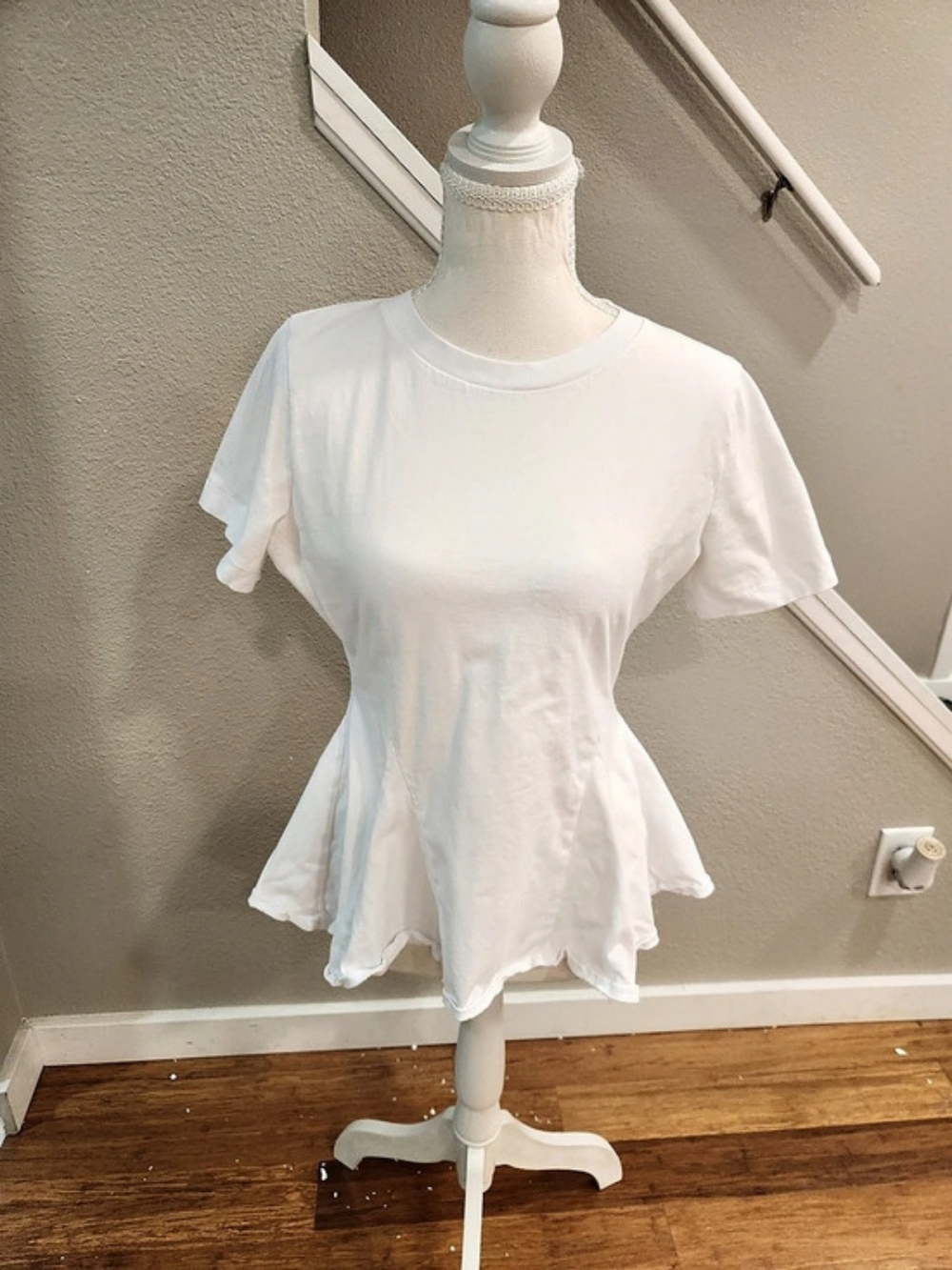 Peplum T-Shirt Short Sleeve Top in White Size Medium
